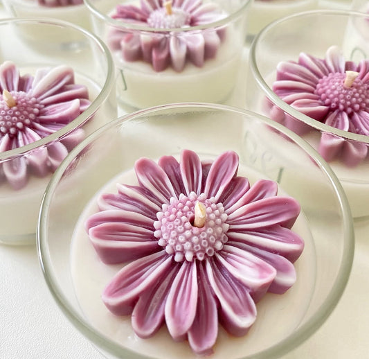 Daisy topped candle